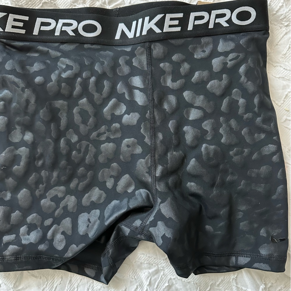 Nike pro leopard print spandex